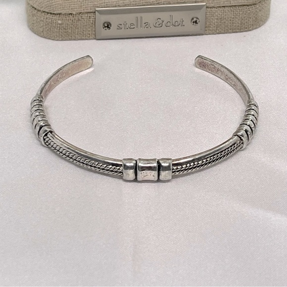 Best Brand Vintage 24’ Silver Tone Pendant Necklace and Cuff Bracelet Signed - Picture 14 of 14